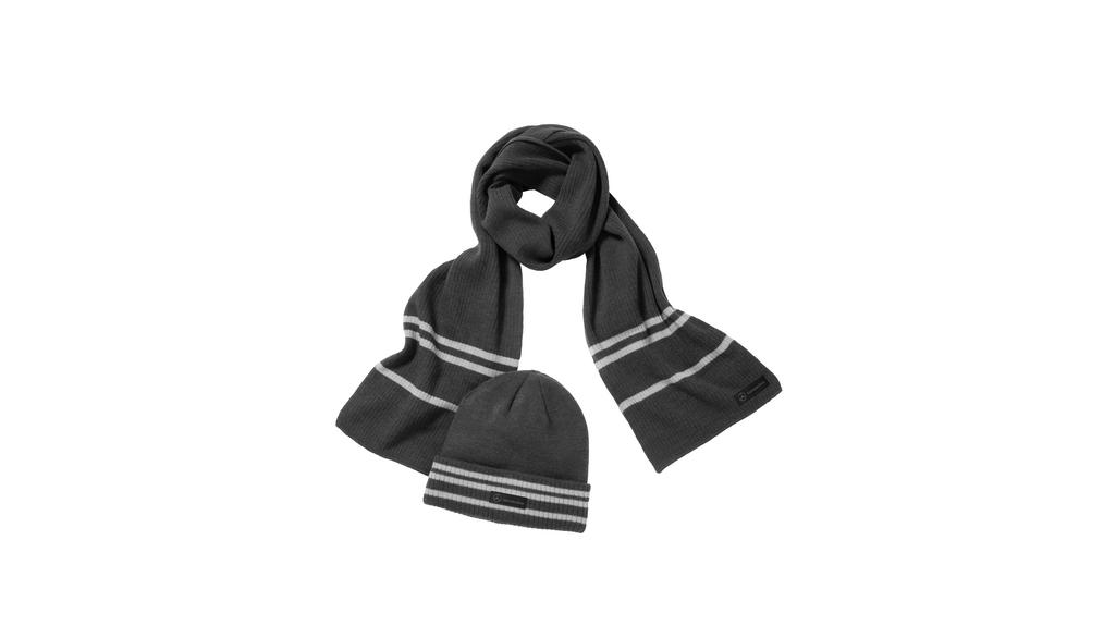 Set di berretto di maglia e sciarpa