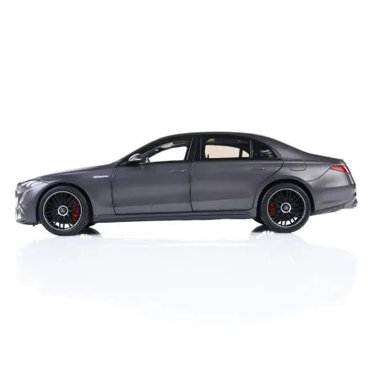 Modellino Mercedes-AMG Classe S V223 63 AMG Manufaktur Graphit Grey Magno Scala 1:18