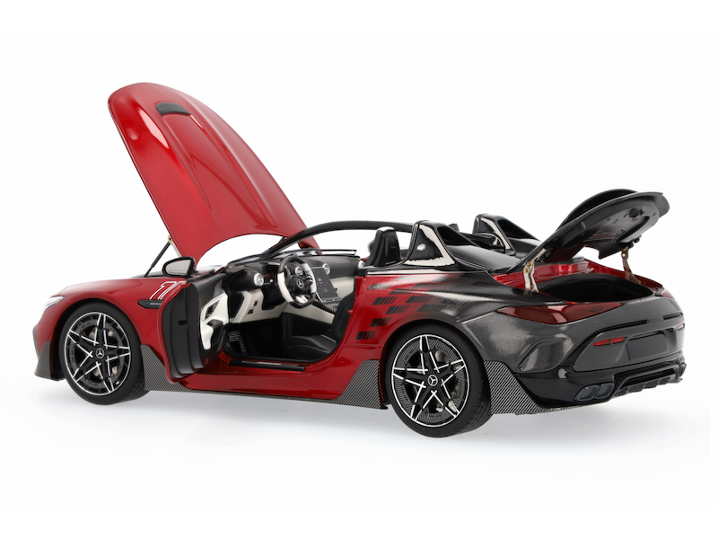 Modellino Mercedes-AMG PureSpeed R232 in Scala 1:18 NZG – Le Mans Red