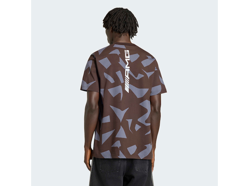 T-shirt Mercedes-AMG Marrone con Stampa Camo e Logo Adidas - Prodotto Ufficiale