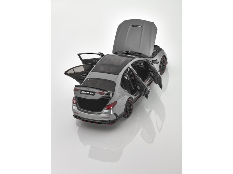 Modellino Mercedes-AMG C 63 S E Performance F1 Edition 1:18