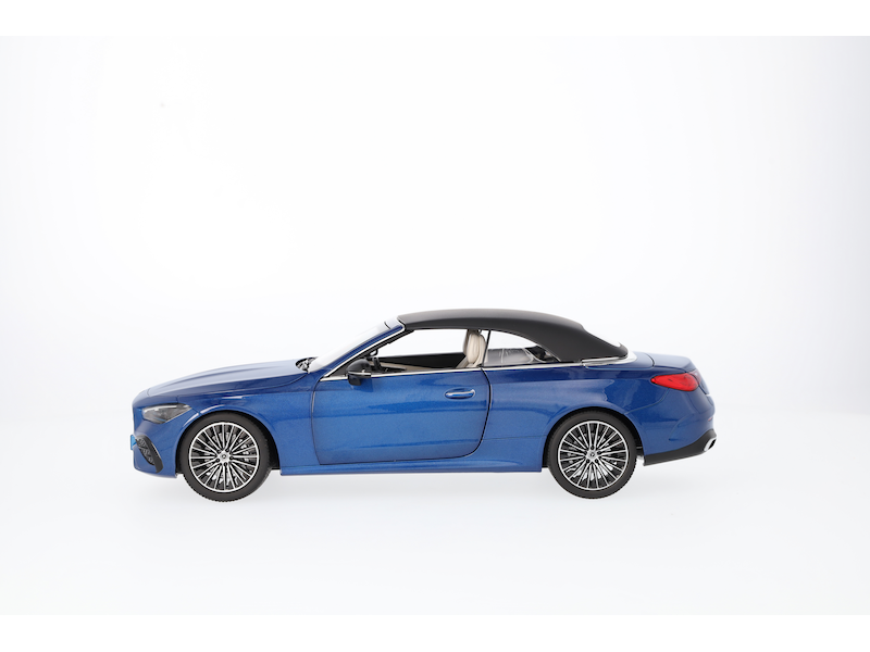 CLE Cabriolet AMG Line A236 blu spettrale scala 1:18