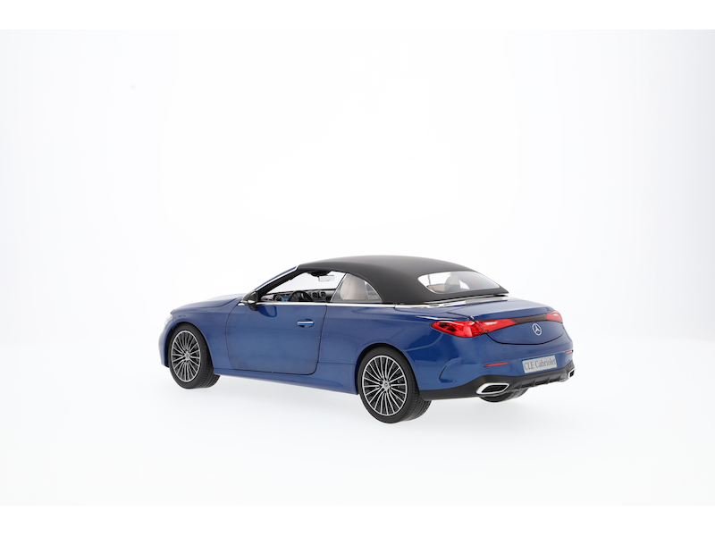 CLE Cabriolet AMG Line A236 blu spettrale scala 1:18