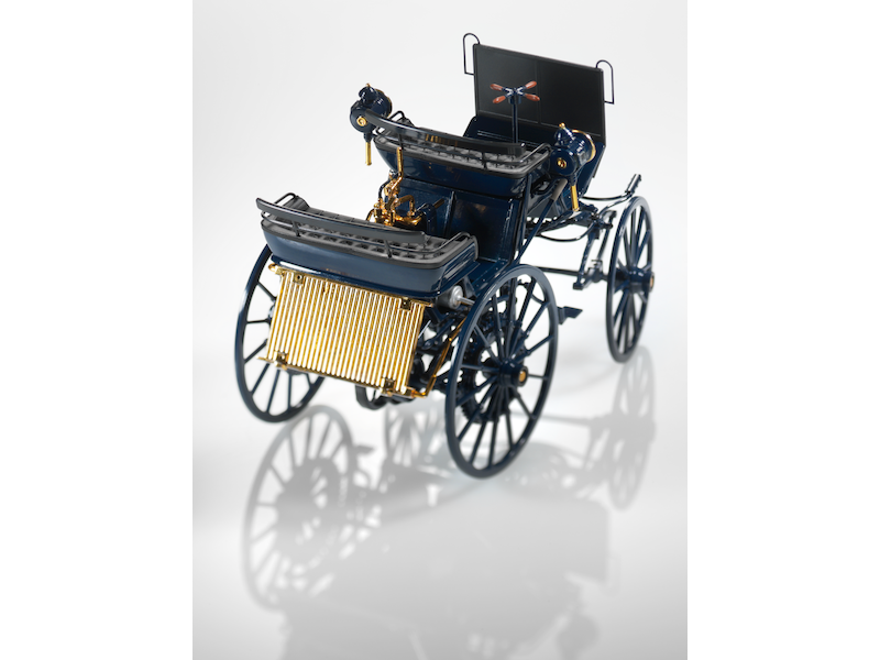 Carrozza a motore Daimler (1886) scala 1:18