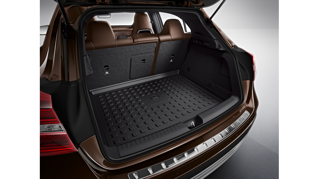 Flat trunk tub for GLA X156